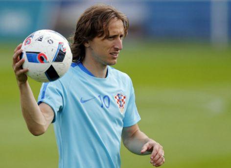 官方：毕尔巴鄂竞技因球迷在欧联杯的不当行为被罚款3.4万欧元